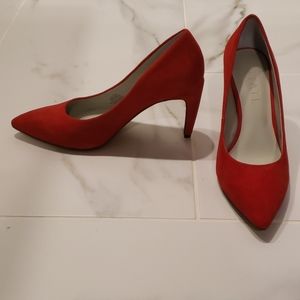 1.State Red Suede Pointed-toe Heels